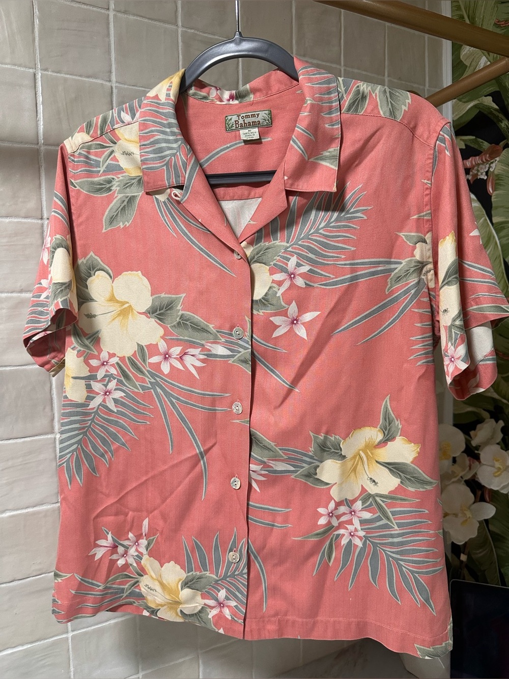 Vintage Tommy Bahama Womens Silk Button Down Blouse 100% silk